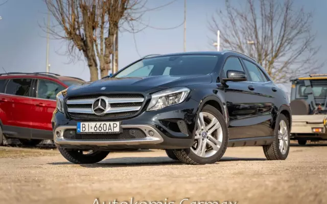 MERCEDES-BENZ GLA 250 4-Matic