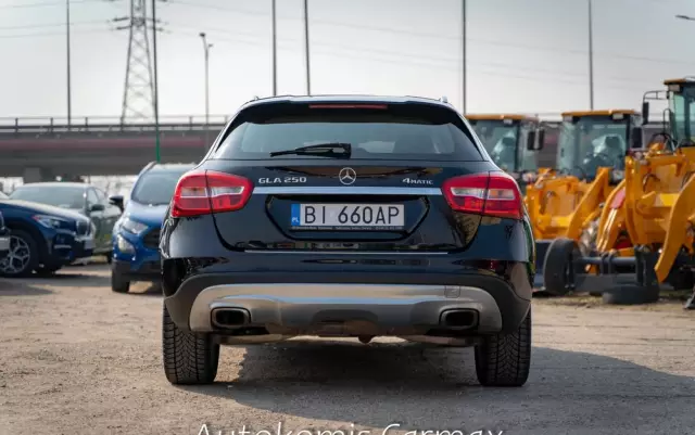 MERCEDES-BENZ GLA 250 4-Matic