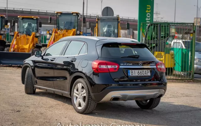 MERCEDES-BENZ GLA 250 4-Matic