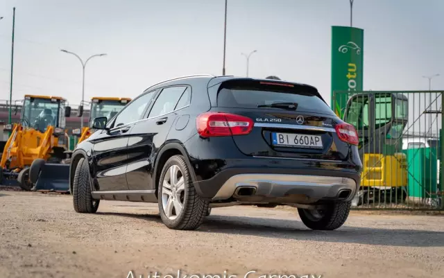 MERCEDES-BENZ GLA 250 4-Matic