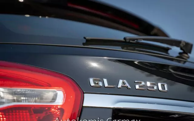 MERCEDES-BENZ GLA 250 4-Matic