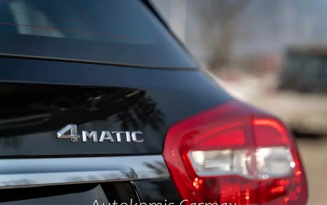 MERCEDES-BENZ GLA 250 4-Matic