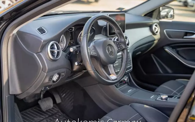 MERCEDES-BENZ GLA 250 4-Matic