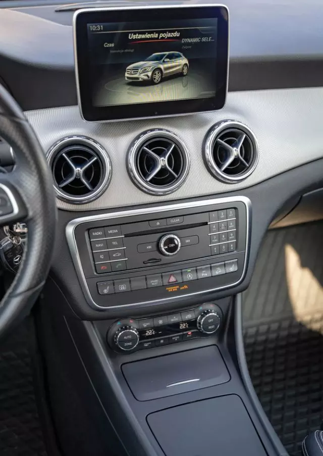 MERCEDES-BENZ GLA 250 4-Matic