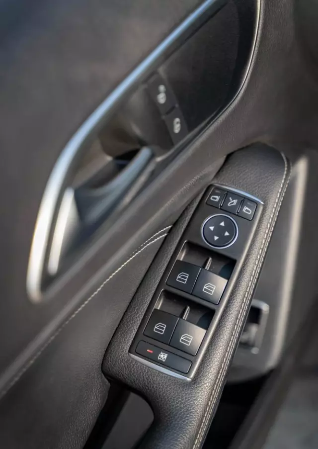 MERCEDES-BENZ GLA 250 4-Matic