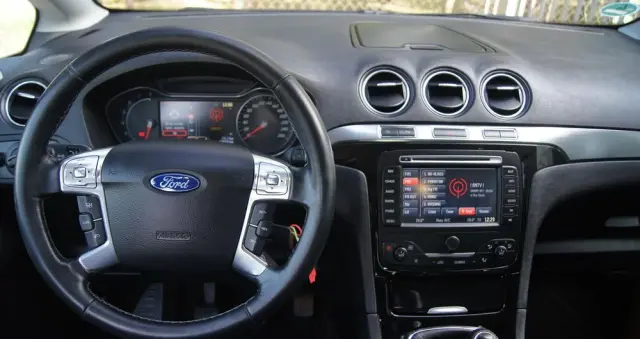 FORD S-Max 1.6 T Titanium