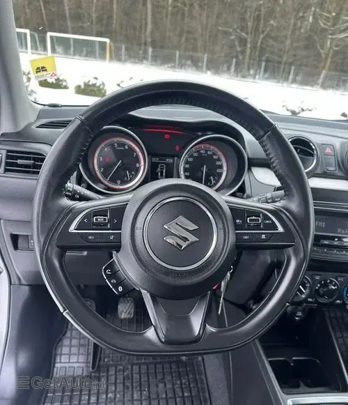 SUZUKI Swift 