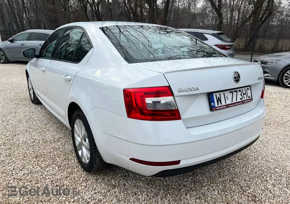 SKODA Octavia 1.6 TDI Ambition DSG