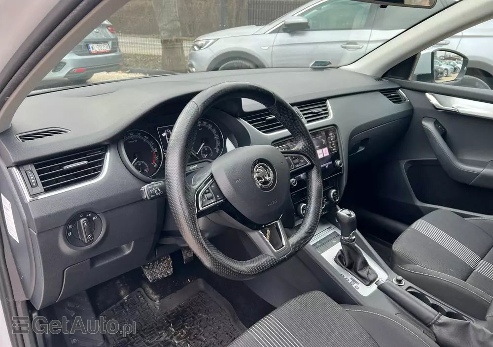 SKODA Octavia 1.6 TDI Ambition DSG