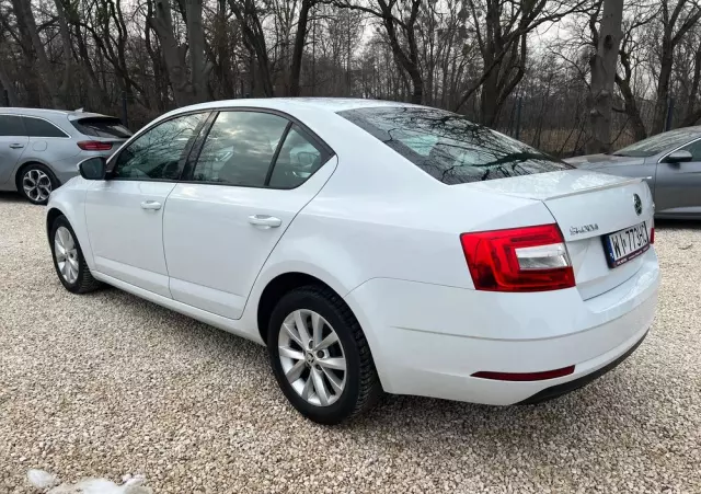 SKODA Octavia 1.6 TDI Ambition DSG