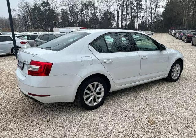 SKODA Octavia 1.6 TDI Ambition DSG