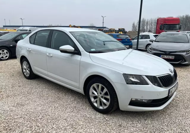 SKODA Octavia 1.6 TDI Ambition DSG