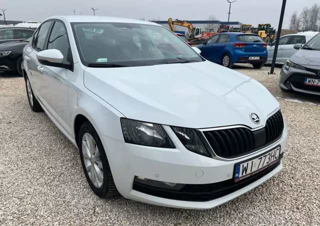 SKODA Octavia 1.6 TDI Ambition DSG