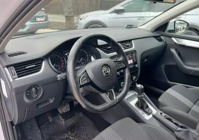 SKODA Octavia 1.6 TDI Ambition DSG