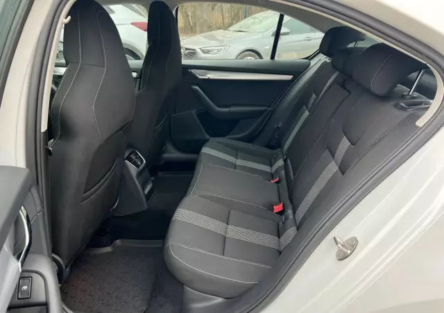 SKODA Octavia 1.6 TDI Ambition DSG