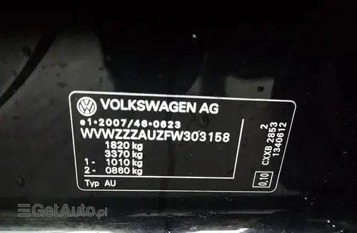 VOLKSWAGEN Golf 