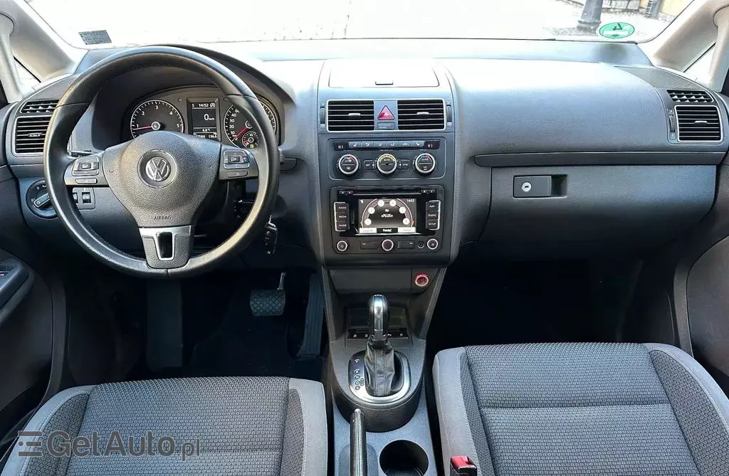VOLKSWAGEN Touran 