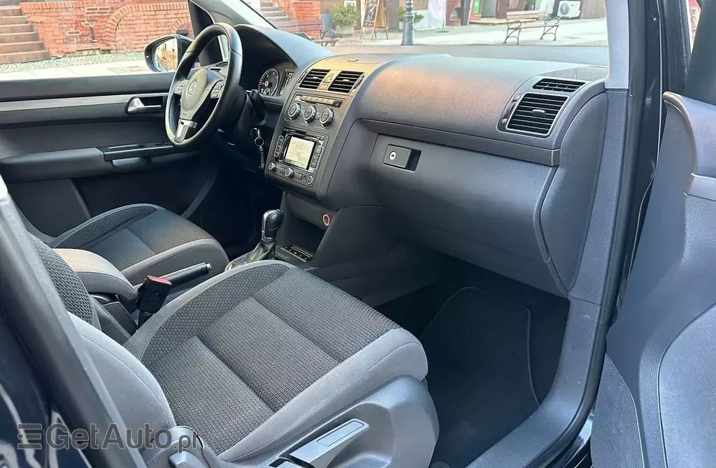 VOLKSWAGEN Touran 