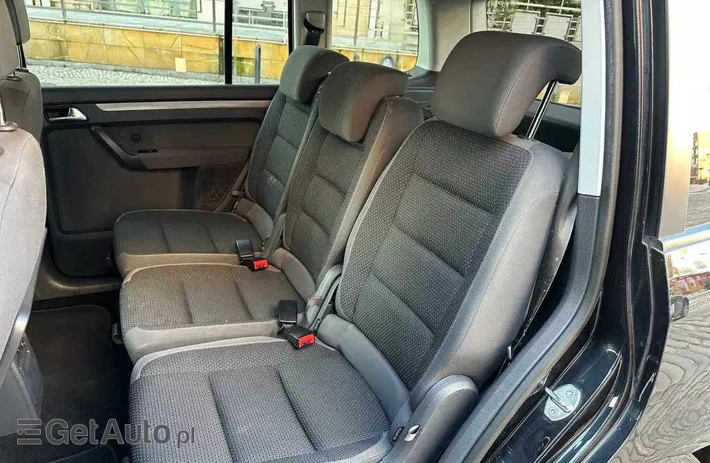 VOLKSWAGEN Touran 