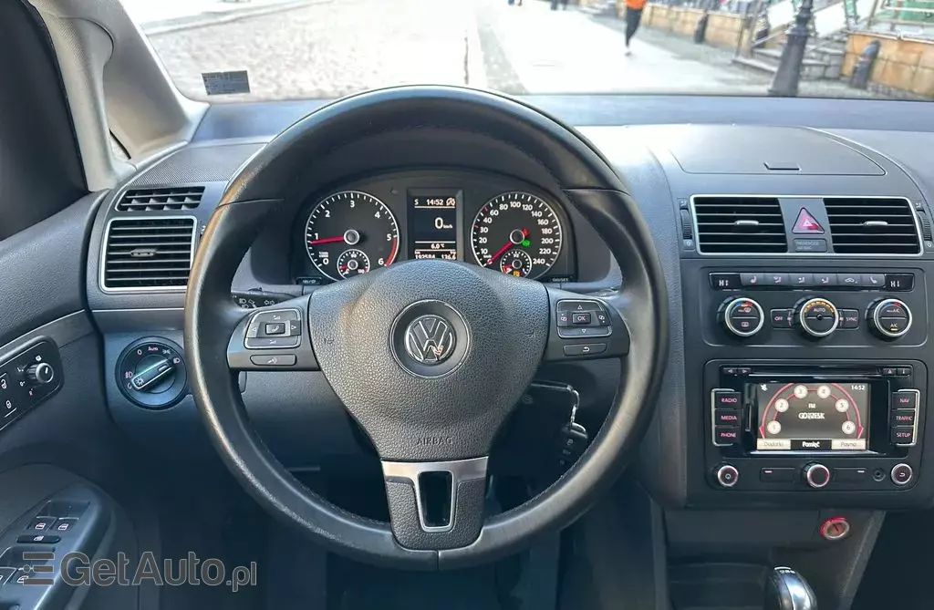 VOLKSWAGEN Touran 