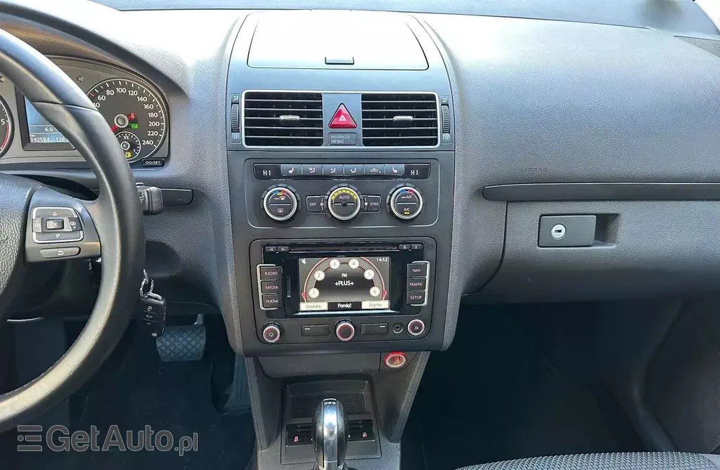 VOLKSWAGEN Touran 