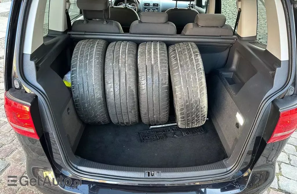VOLKSWAGEN Touran 