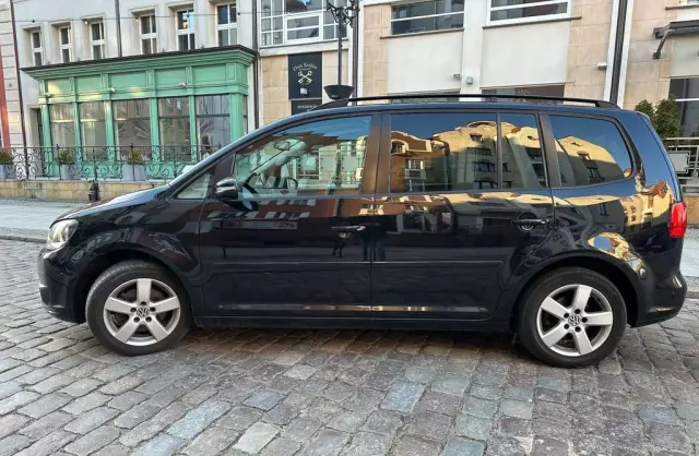 VOLKSWAGEN Touran 
