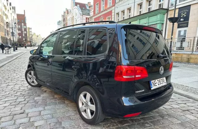 VOLKSWAGEN Touran 