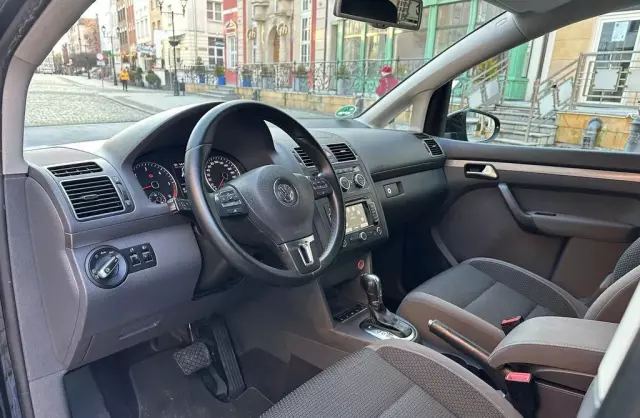 VOLKSWAGEN Touran 