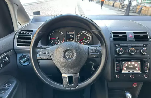 VOLKSWAGEN Touran 