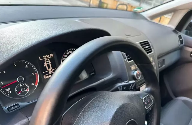 VOLKSWAGEN Touran 
