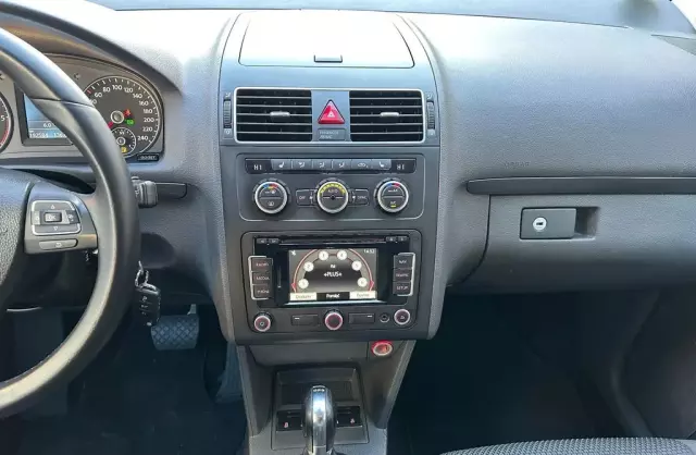 VOLKSWAGEN Touran 