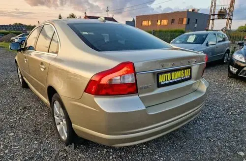 VOLVO S80 