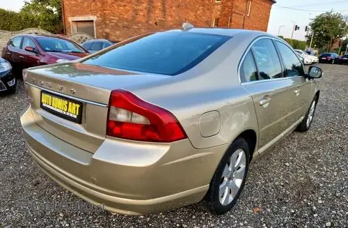 VOLVO S80 