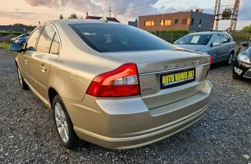VOLVO S80 