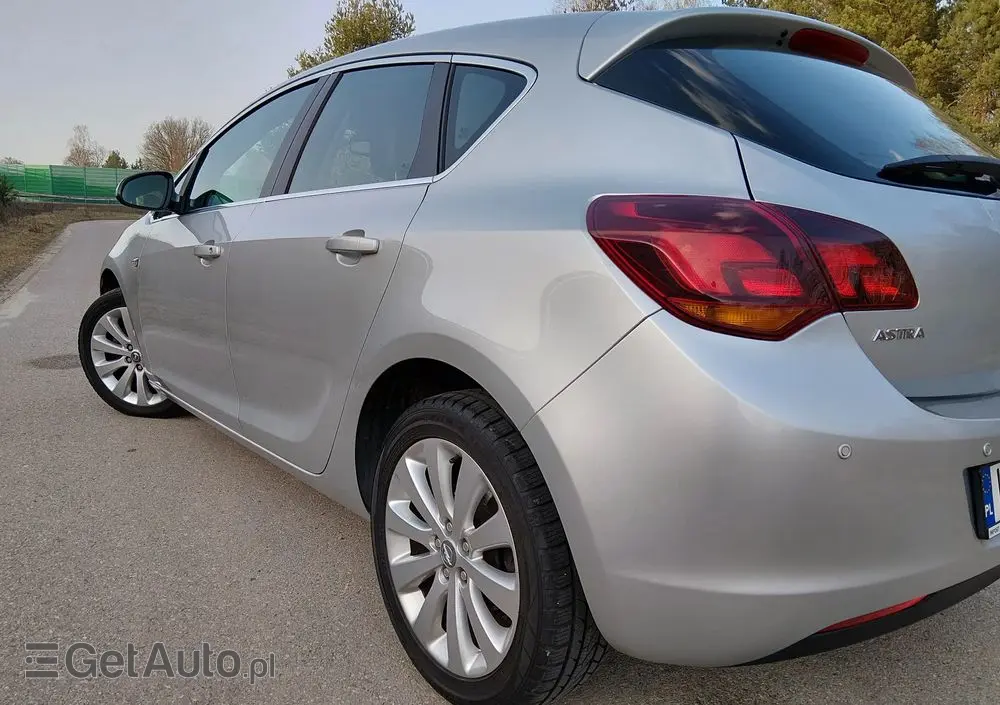 OPEL Astra 1.6 Automatik Cosmo