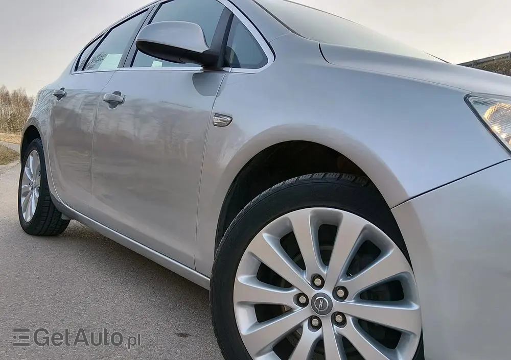 OPEL Astra 1.6 Automatik Cosmo