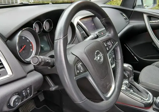 OPEL Astra 1.6 Automatik Cosmo