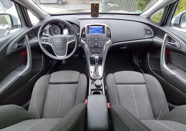 OPEL Astra 1.6 Automatik Cosmo