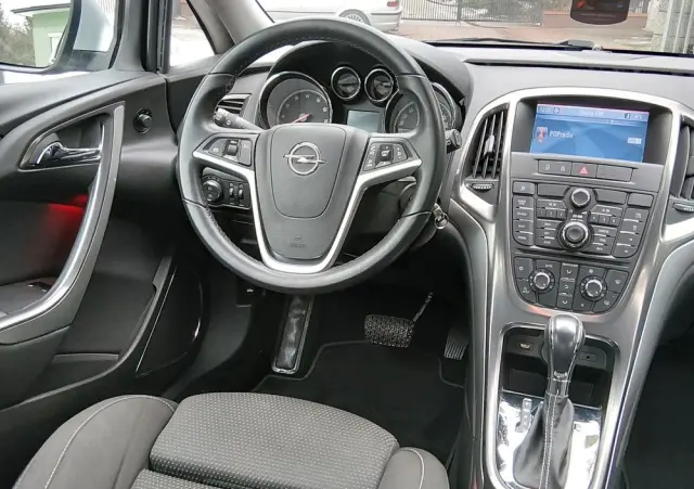 OPEL Astra 1.6 Automatik Cosmo