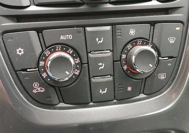 OPEL Astra 1.6 Automatik Cosmo