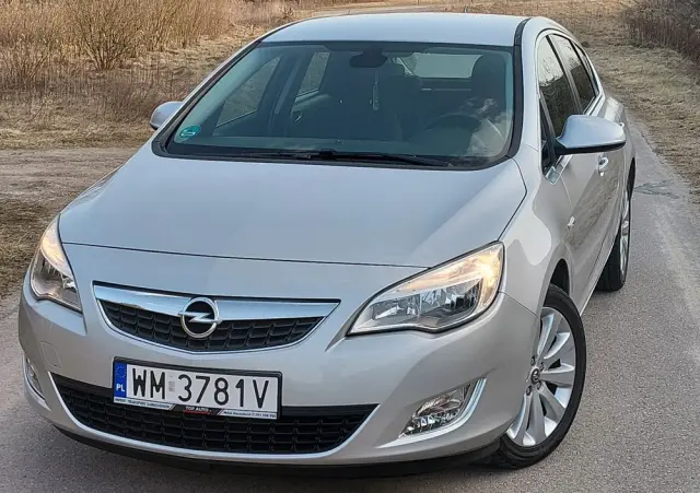 OPEL Astra 1.6 Automatik Cosmo
