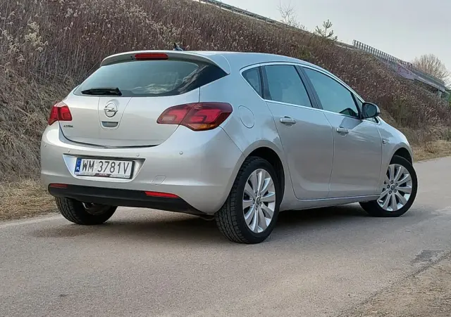 OPEL Astra 1.6 Automatik Cosmo