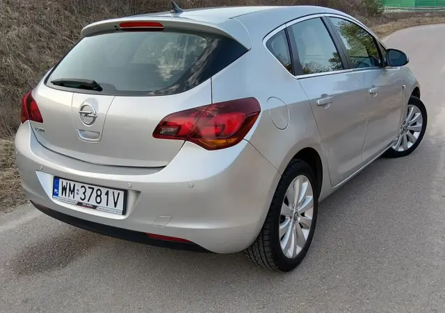 OPEL Astra 1.6 Automatik Cosmo