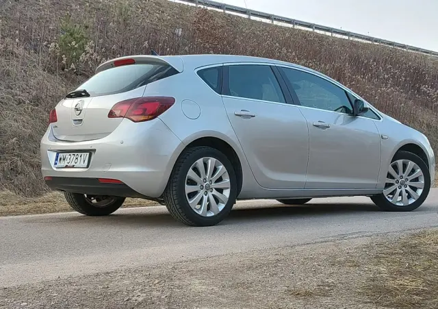 OPEL Astra 1.6 Automatik Cosmo