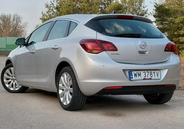 OPEL Astra 1.6 Automatik Cosmo