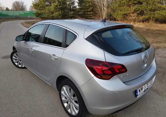 OPEL Astra 1.6 Automatik Cosmo