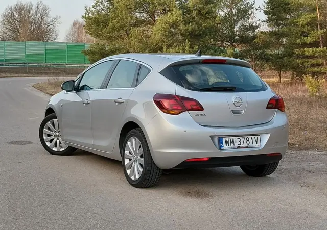 OPEL Astra 1.6 Automatik Cosmo