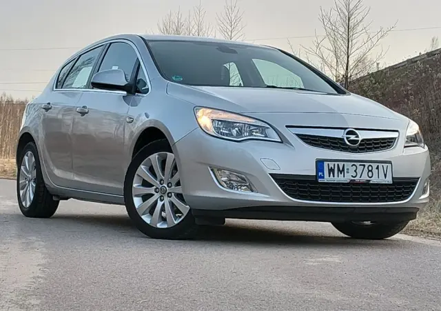 OPEL Astra 1.6 Automatik Cosmo