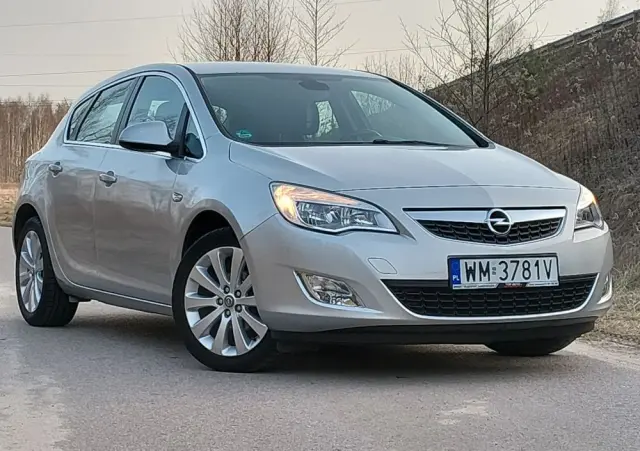 OPEL Astra 1.6 Automatik Cosmo
